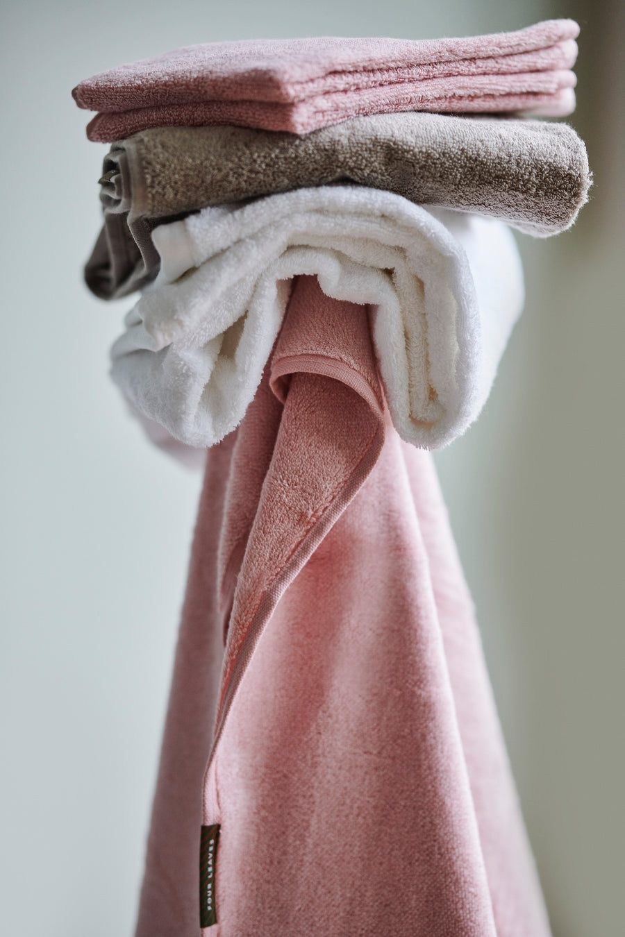 Namal Uyana pink bath towel (set of two) - Four Leaves